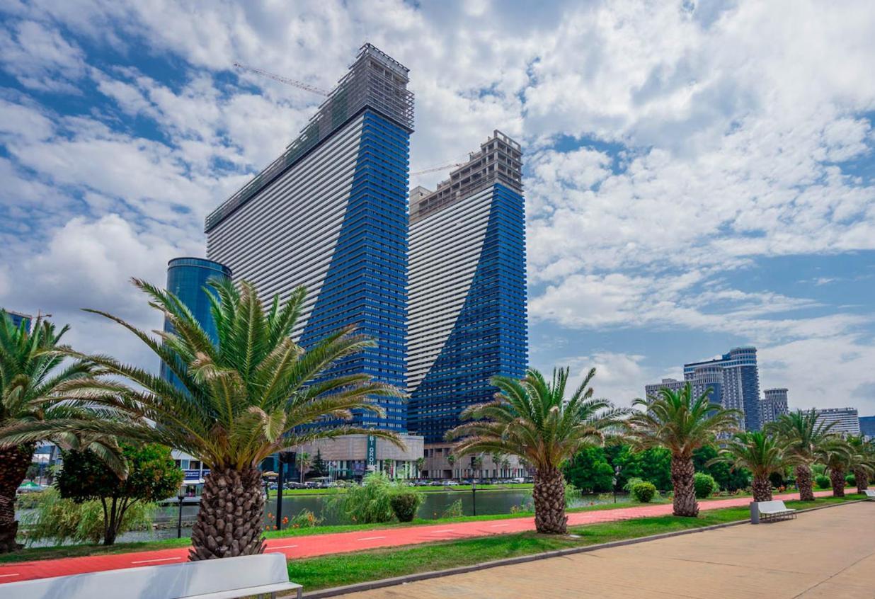 Aparthotel Hellobatumi Exterior foto