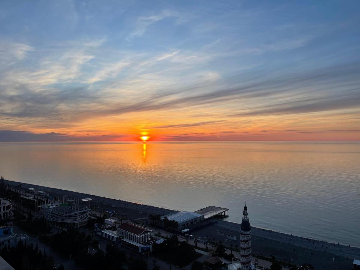 Aparthotel Hellobatumi Exterior foto