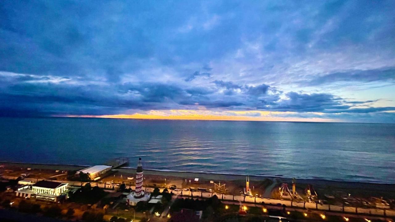 Aparthotel Hellobatumi Exterior foto