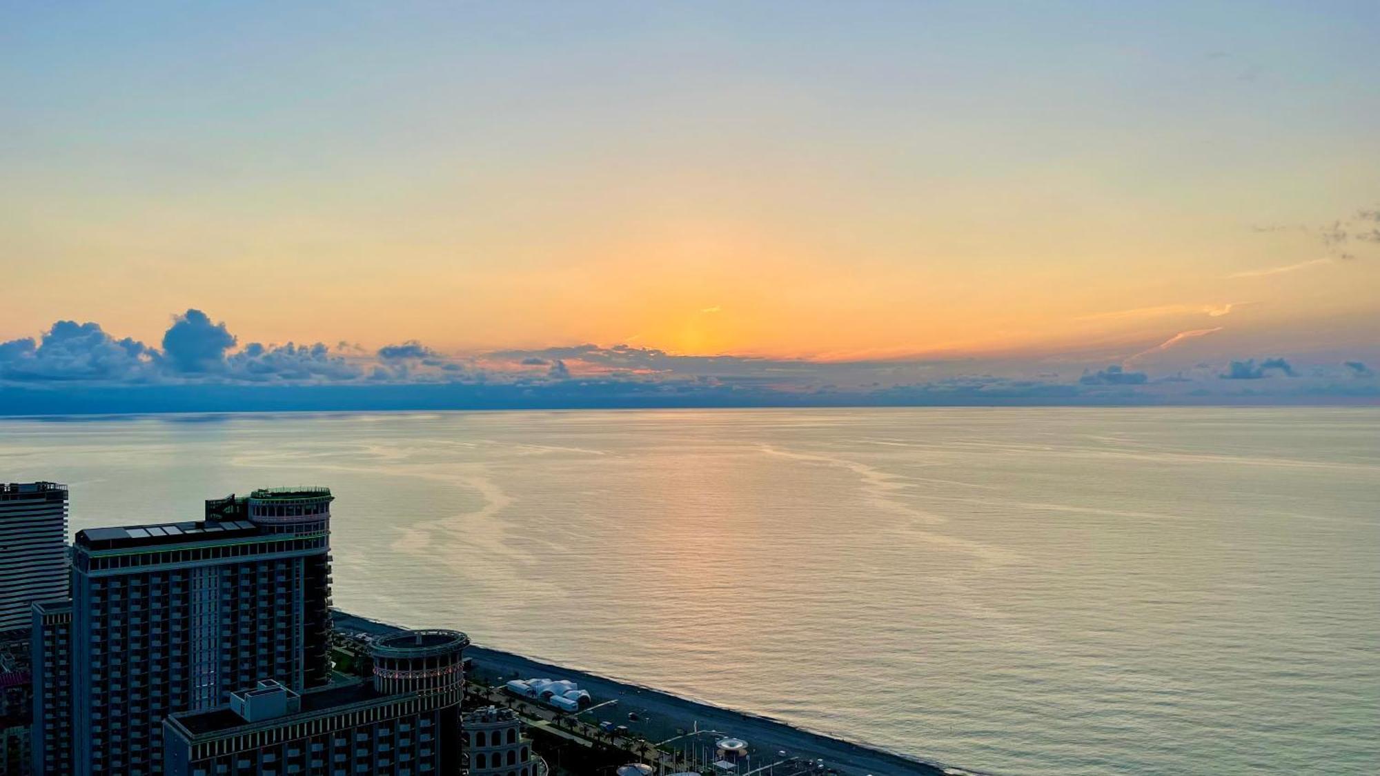 Aparthotel Hellobatumi Habitación foto
